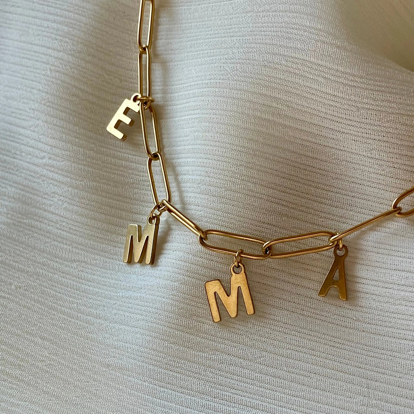 COLLIER DORÉ | LETTRES