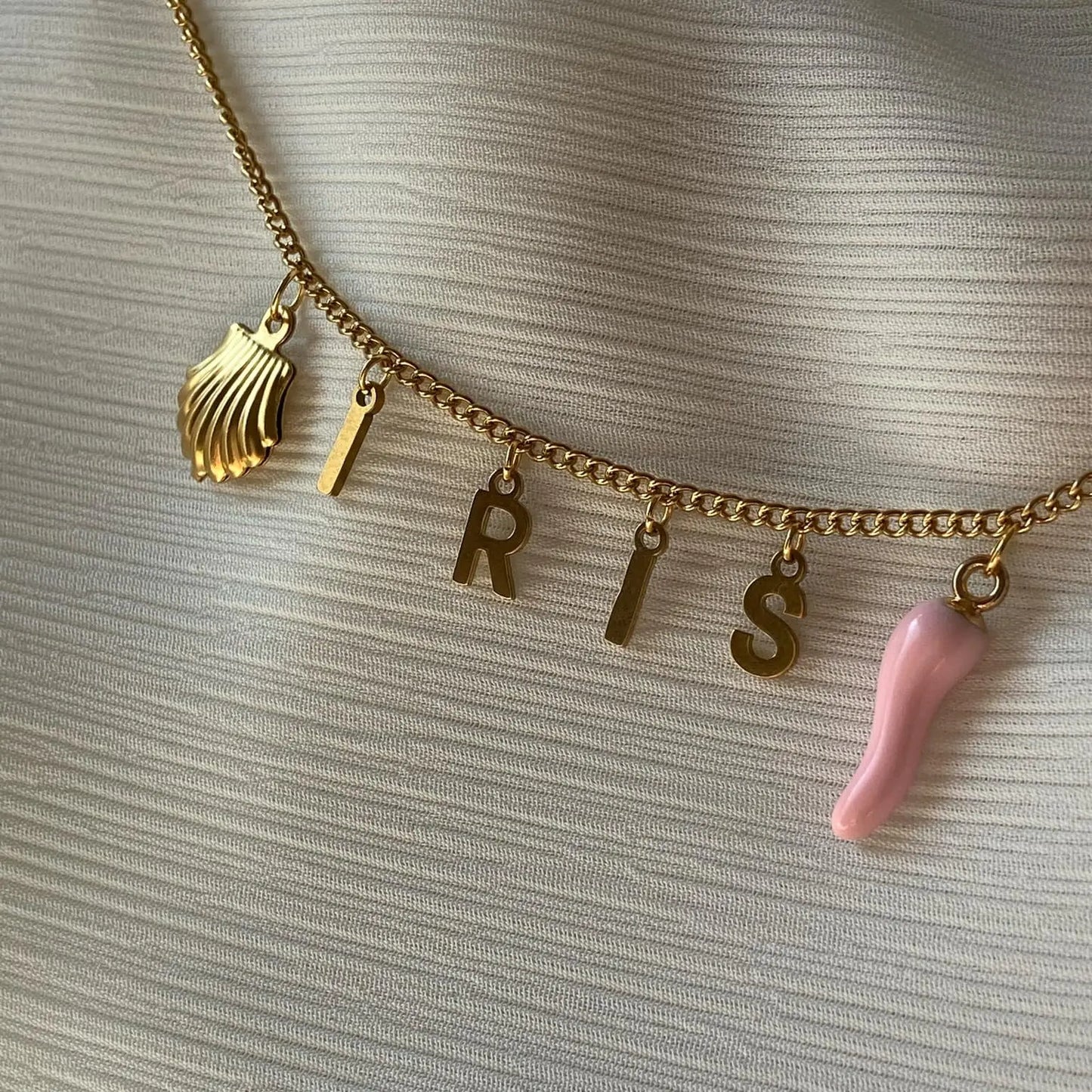 BRACELET DORÉ | LETTRES & CHARMS